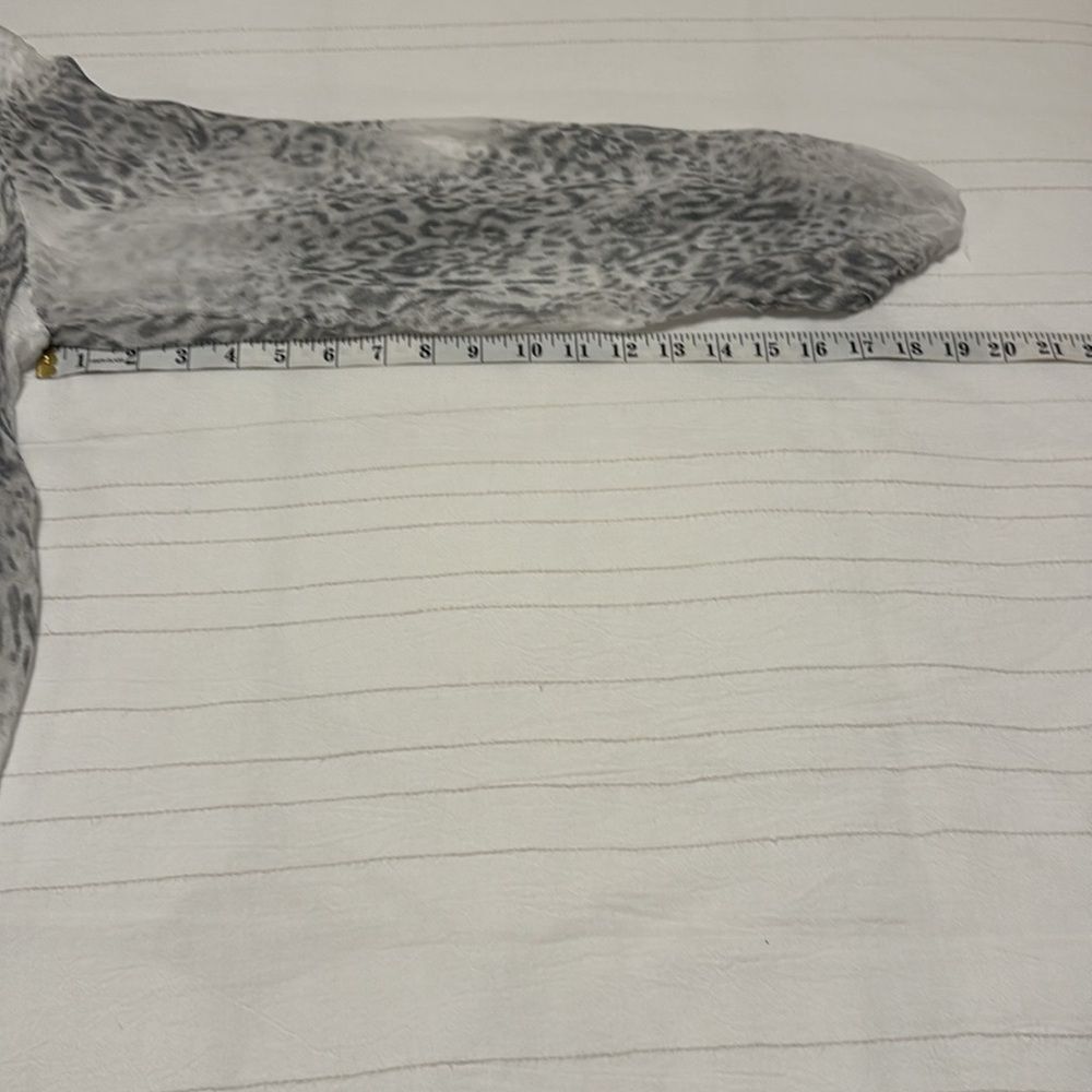 NWT Elena Baldi Grey and White Leopard Print Women's Top - Picture 4 of 7